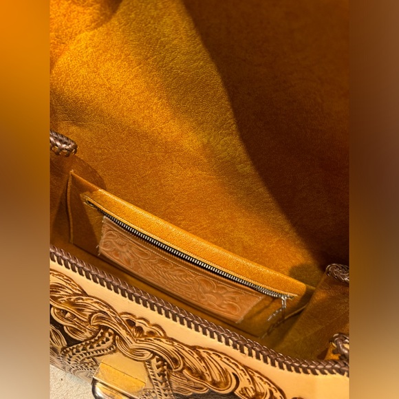 Vintage tooled leather Western theme purse - Picture 11 of 12